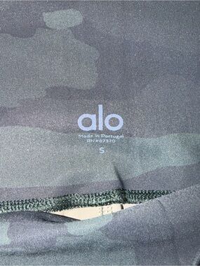 ALO Yoga Camo Leggings in Green and Black size small